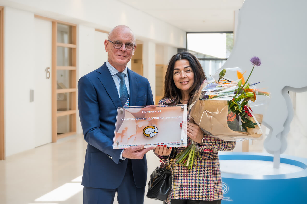 foto om het gemeentehuis in Purmerend