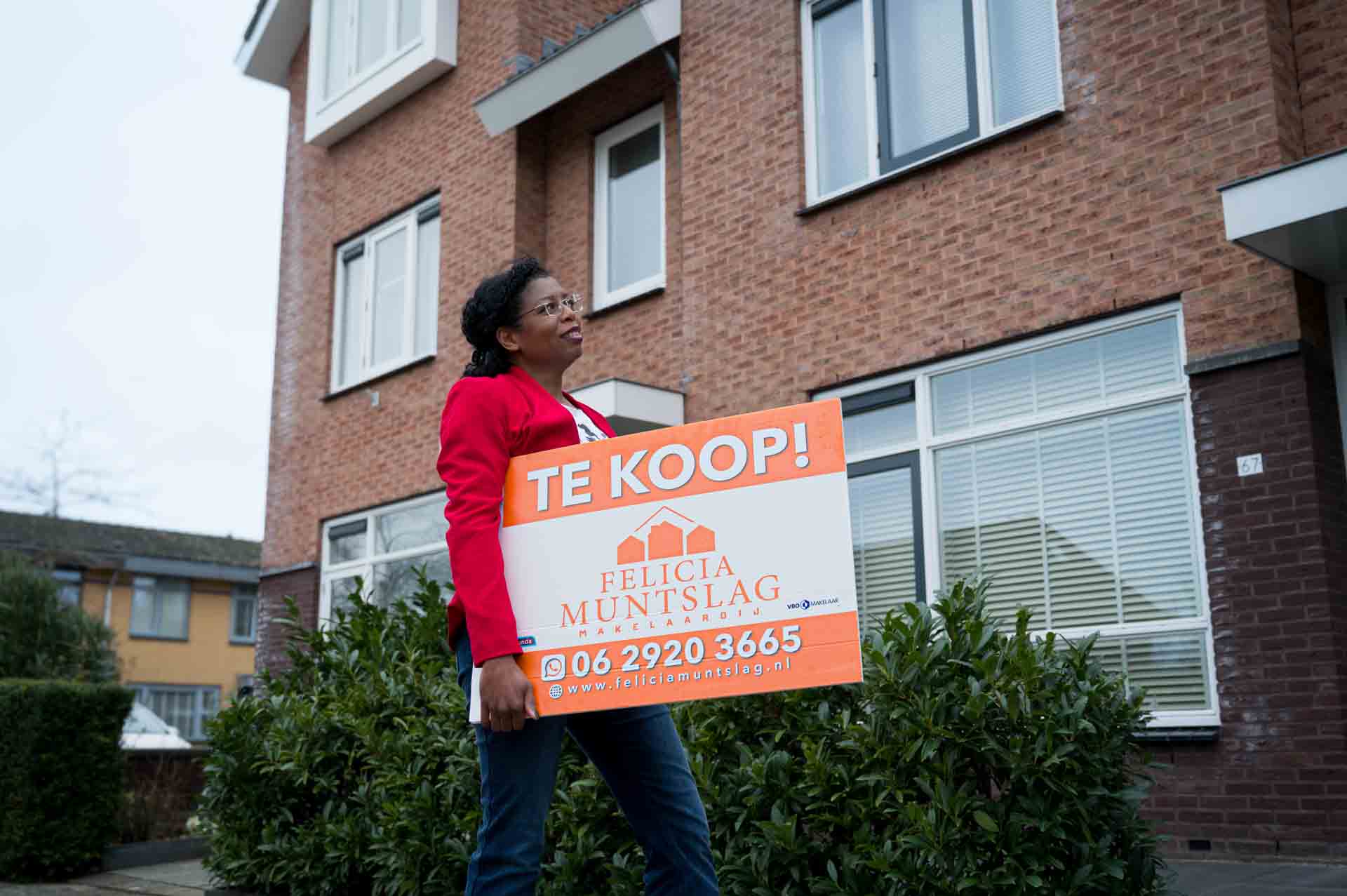 Fotograferen van een bedrijf in Purmerend dit is een Felicia Muntslag een makelaar