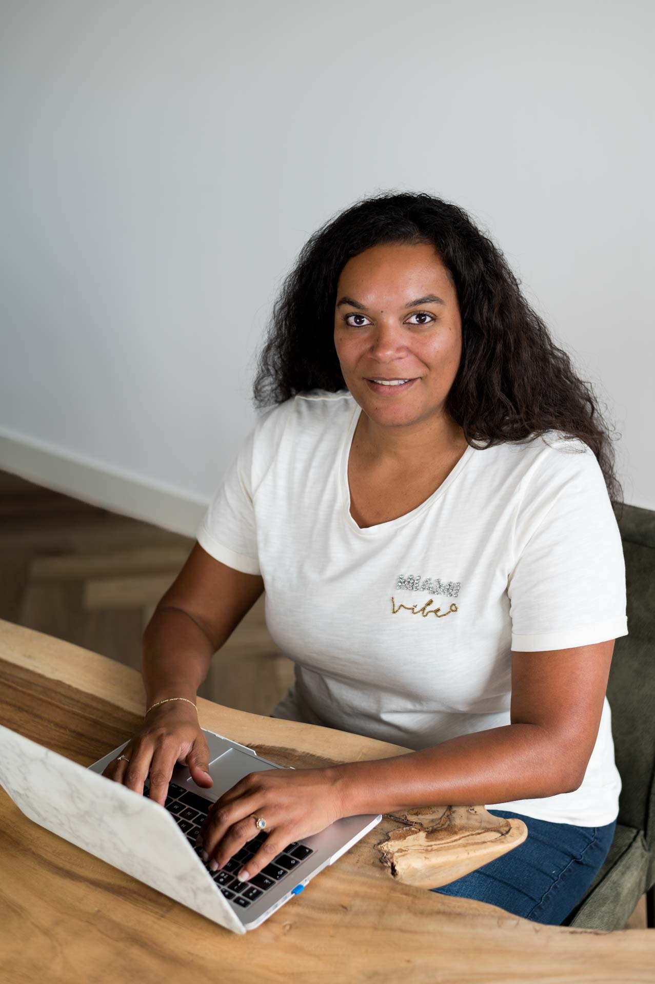 Business fotograaf fotografeert een assistent in Purmered