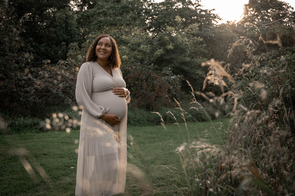 Zwangerschapshoot in de Beemster met golden hour